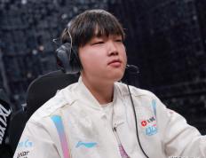 S15世界赛LPL出征服公佈(bù)，售(shòu)价引(yǐn)起網(wǎng)友不满，比门票(piào)还贵