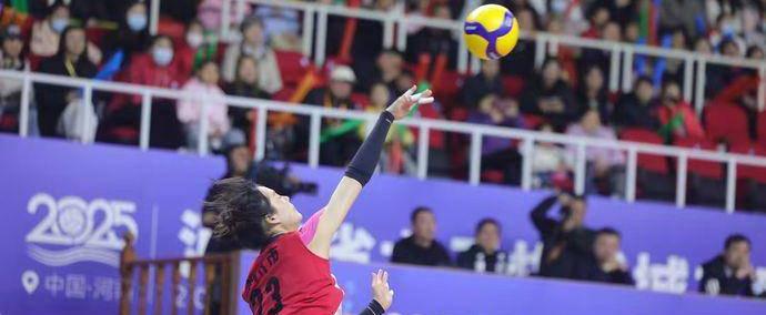 河南省女(nǚ)排城市(shì)联賽(sài)八强賽(sài)收官 郑州队顺利挺进总决賽(sài)