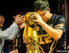 LPL新赛季(jì)戰(zhàn)队公(gōng)布，一支(zhī)戰(zhàn)队静悄悄退出，資(zī)金链彻底断裂(liè)