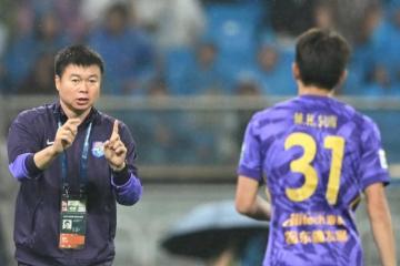 中超裁(cái)判(pàn)争议不断！VAR介入4分钟，名记呼吁公(gōng)平裁(cái)判(pàn)