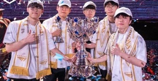 LOL-T1問(wèn)鼎S15全球(qiú)总決(jué)赛冠军，Faker收(shōu)获个人第六冠
