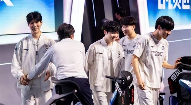 【一竞技1JingJi】LOL：LPL世(shì)界賽(sài)陪练阵容曝光(guāng)！