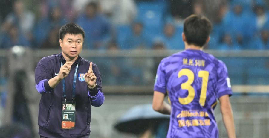 中超裁(cái)判(pàn)争议不断！VAR介入4分钟，名记呼吁公(gōng)平裁(cái)判(pàn)