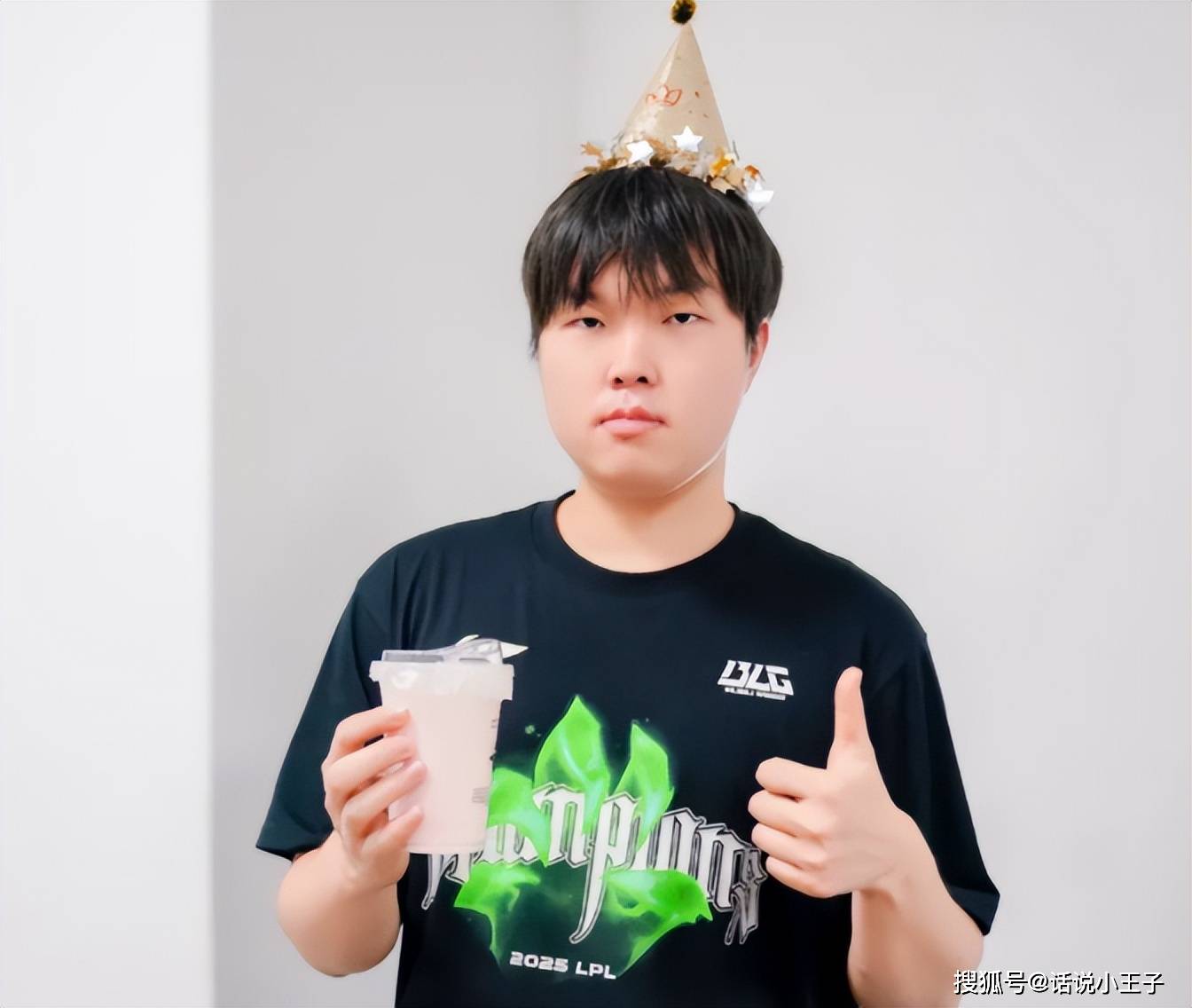 左手(shǒu)刷低(dī)信(xìn)用(yòng)分(fēn),喊(hǎn)话相信(xìn)我(wǒ)!曝(pù)BLG选手(shǒu)Rank數(shù)据:Bin分(fēn)最低(dī)