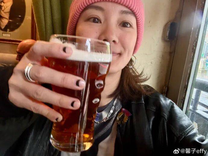 她(tā)摆爛(làn)的真(zhēn)够徹(chè)底啊(a)...