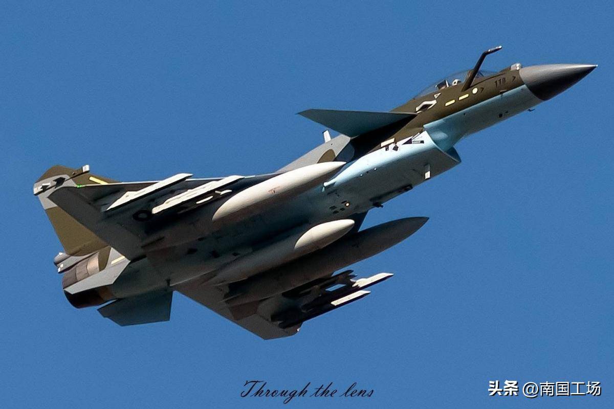 被歼-10四(sì)杀，法国急(jí)于为陣(zhèn)风正名(míng)，给乌尅(kè)兰100架，打赢俄军翻身