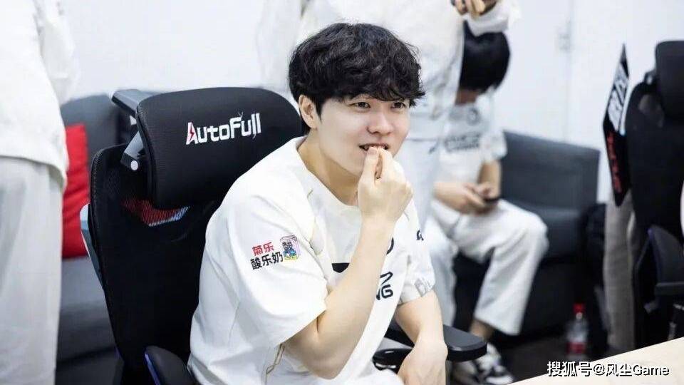 LPL全(quán)神(shén)班(bān)止步(bù)17強(qiáng)！英文解说怒斥TheShy：赛場(chǎng)表(biǎo)现令(lìng)人作呕