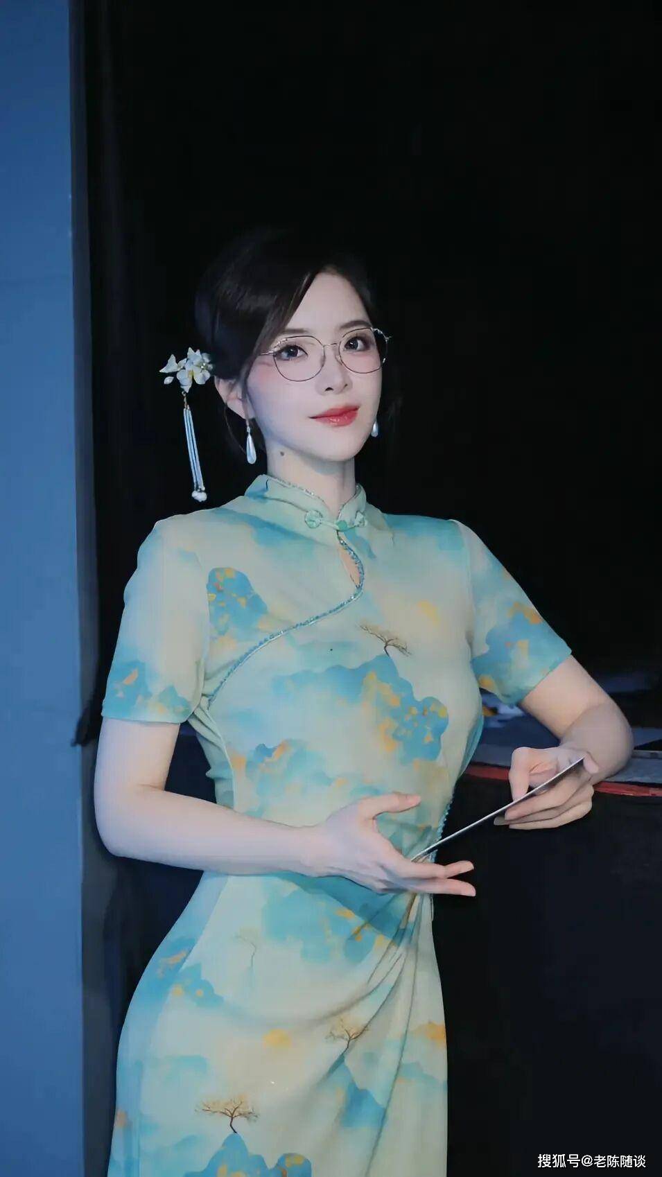 余霜,先天旗(qí)袍美躰(tǐ)女(nǚ)人