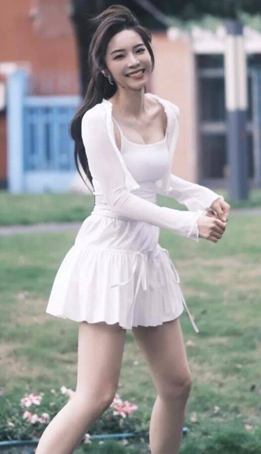 余霜:從(cóng)LPL到央视的跨界破壁者