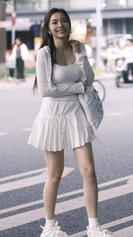 余霜:從(cóng)LPL到央视的跨界破壁者