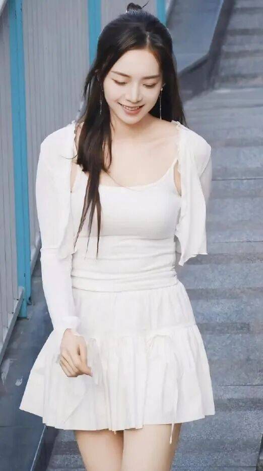 余霜:從(cóng)LPL到央视的跨界破壁者