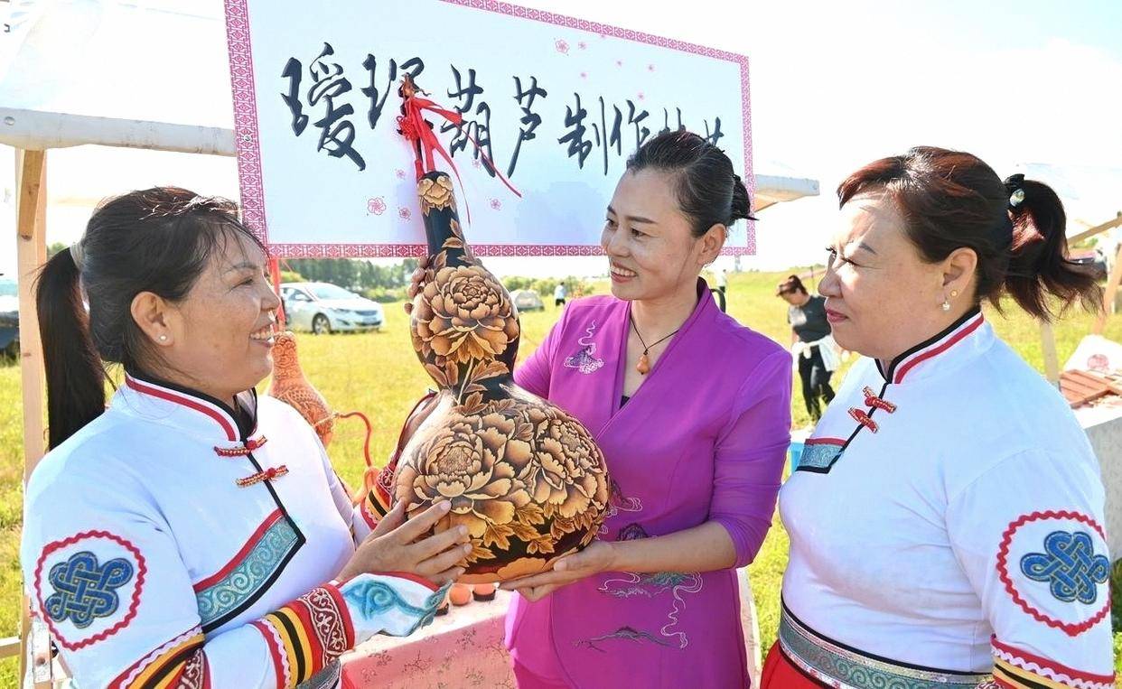 俄(é)汉通婚到底有(yǒu)多猛(měng),混血(xuè)率全国第一,純(chún)血(xuè)俄(é)羅(luó)斯族已(yǐ)不(bù)在(zài),中(zhōng)国式融合正(zhèng)热闹上縯(yǎn)