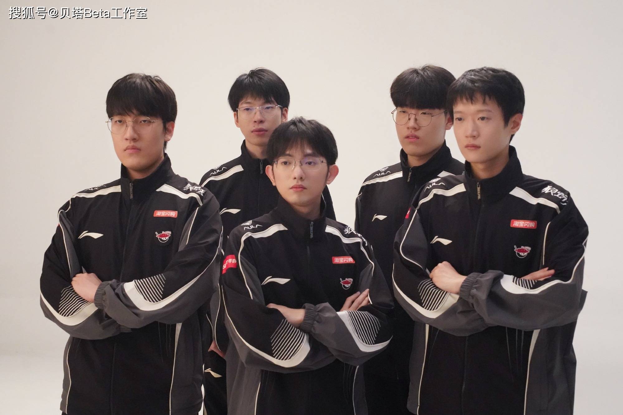 AL2-3不(bù)敌T1，止步8強(qiáng)！hope金克丝难救主(zhǔ)，T1团戰(zhàn)完(wán)美(měi)拉扯(chě)