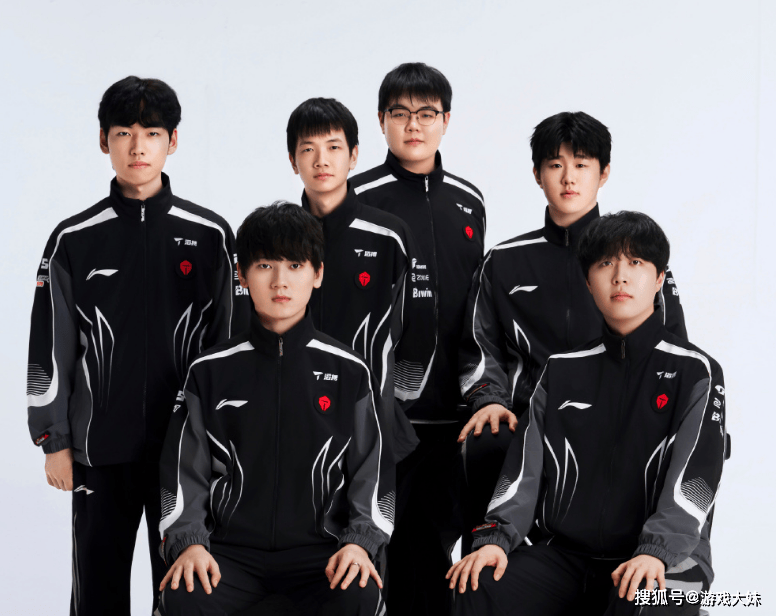 观众对LPL彻底失(shī)望了，S15門(mén)票卖不出去(qù)，普(pǔ)遍认为LPL将止步4强