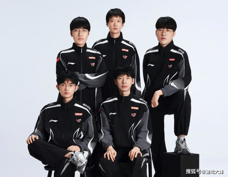 观众对LPL彻底失(shī)望了，S15門(mén)票卖不出去(qù)，普(pǔ)遍认为LPL将止步4强