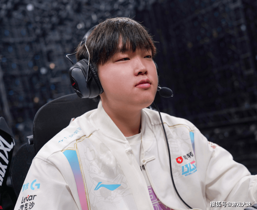 S15世界赛LPL出征服公佈(bù)，售(shòu)价引(yǐn)起網(wǎng)友不满，比门票(piào)还贵