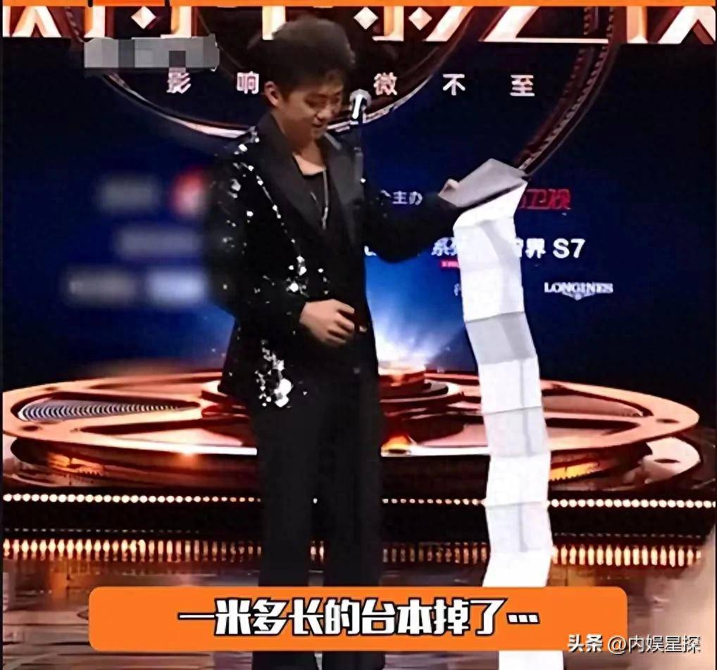 笑料百(bǎi)出，鄧(dèng)超微(wēi)博电影之夜疯狂玩(wán)梗话太多(duō)被(bèi)黑衣(yī)人架(jià)走