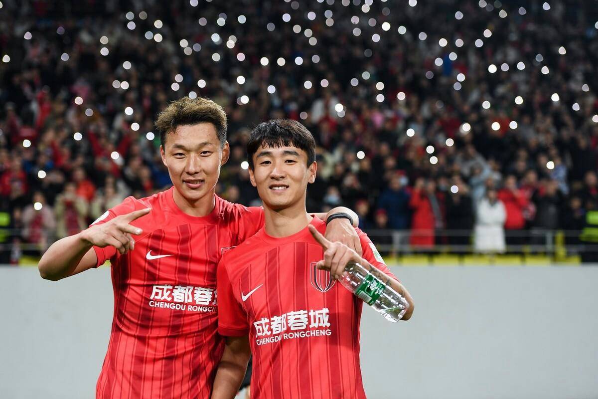 真(zhēn)要当恒大二队？不挑(tiāo)食！意(yì)外(wài)：曝(pù)中超四冠王有意(yì)前广州队后卫