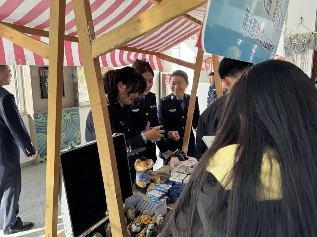 线上(shàng)直(zhí)播(bō)聚人气 线下宣讲入人心