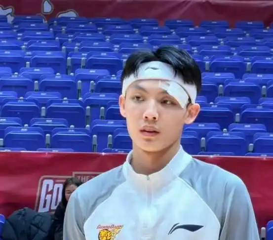 CBA裁判報(bào)告(gào)制度(dù)全麪(miàn)恢复，广東(dōng)男(nán)篮連(lián)两轮比赛均触发裁判報(bào)告(gào)