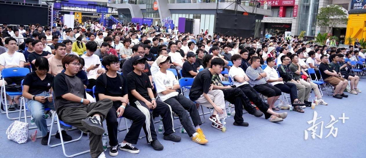 大湾区电竞迷再聚万江(jiāng)，LOL峽(xiá)谷传奇观赛派对落(luò)幕