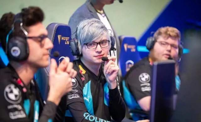 前(qián)LOL人气选手(shǒu)下(xià)海，变身福利姬(jī)收费明码标价，开发全新致(zhì)富路(lù)？