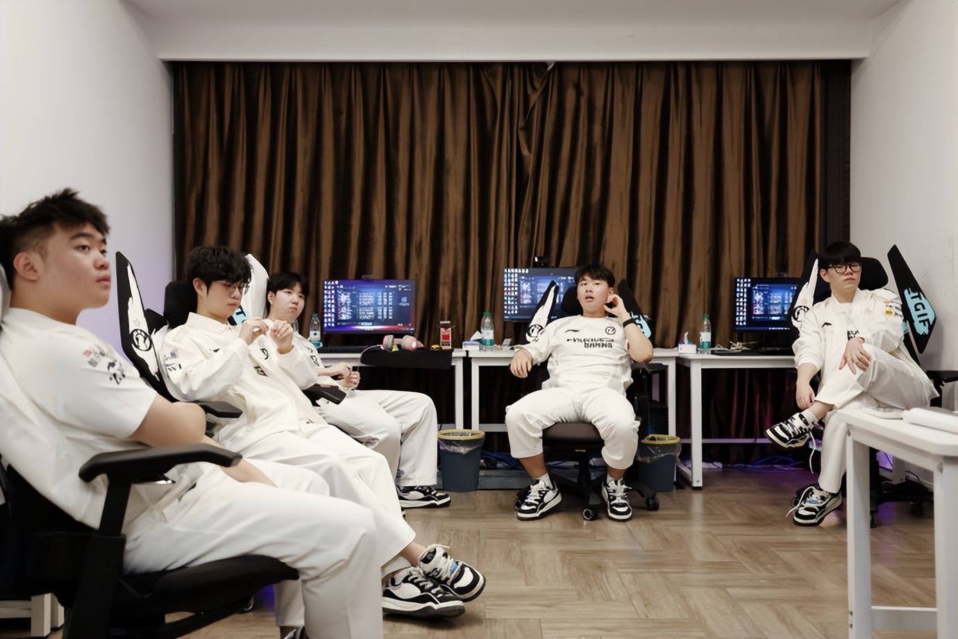 OMG成德(dé)杯最强黑(hēi)马？JDG直接(jiē)烂完？Viper迎(yíng)來(lái)德(dé)杯首秀！