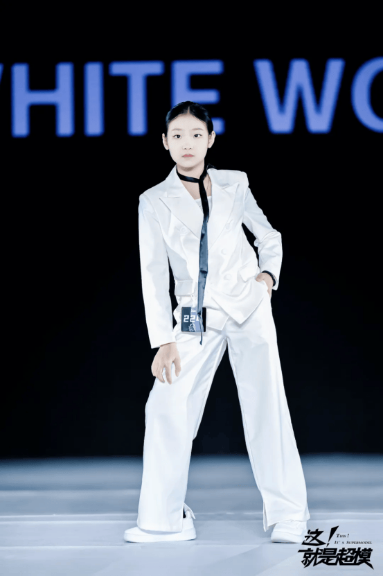 2025这！就(jiù)是(shì)超模全球(qiú)总決(jué)赛 全球(qiú)人气冠军—王(wáng)雪(xuě)萌！