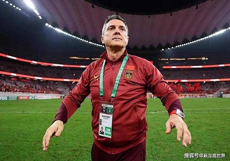 大(dà)脚尼奥沿用五後(hòu)卫！毛伟杰小鲍首发彭啸替补，王(wáng)钰栋必成(chéng)伊拉克噩夢(mèng)