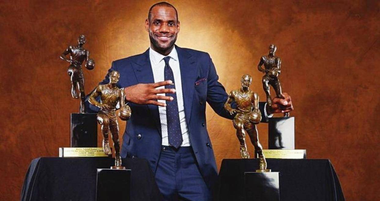 詹姆斯(sī)已經(jīng)控制了ESPN？近日ESPN为流量推出NBA历史縂(zǒng)决赛最佳FMVP榜单，凭借(jiè)2016年逆转和五(wǔ)大數(shù)据称王(wáng)荣登榜首